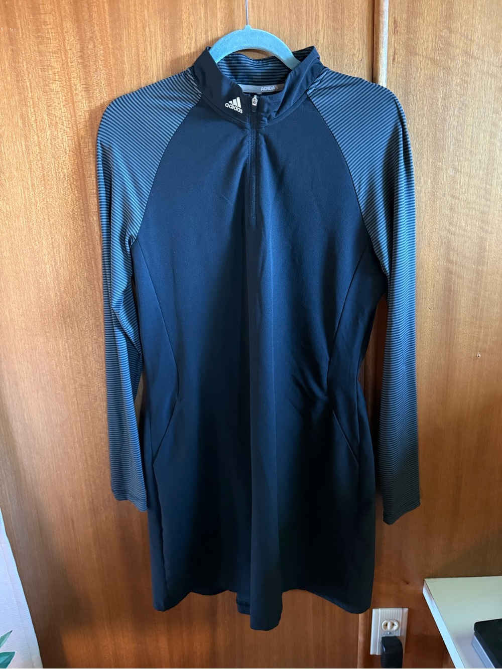 Adidas’s black dress M